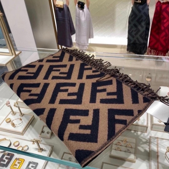 Black and Brown Patterned Shawl/scarf - Picture 2 of 2